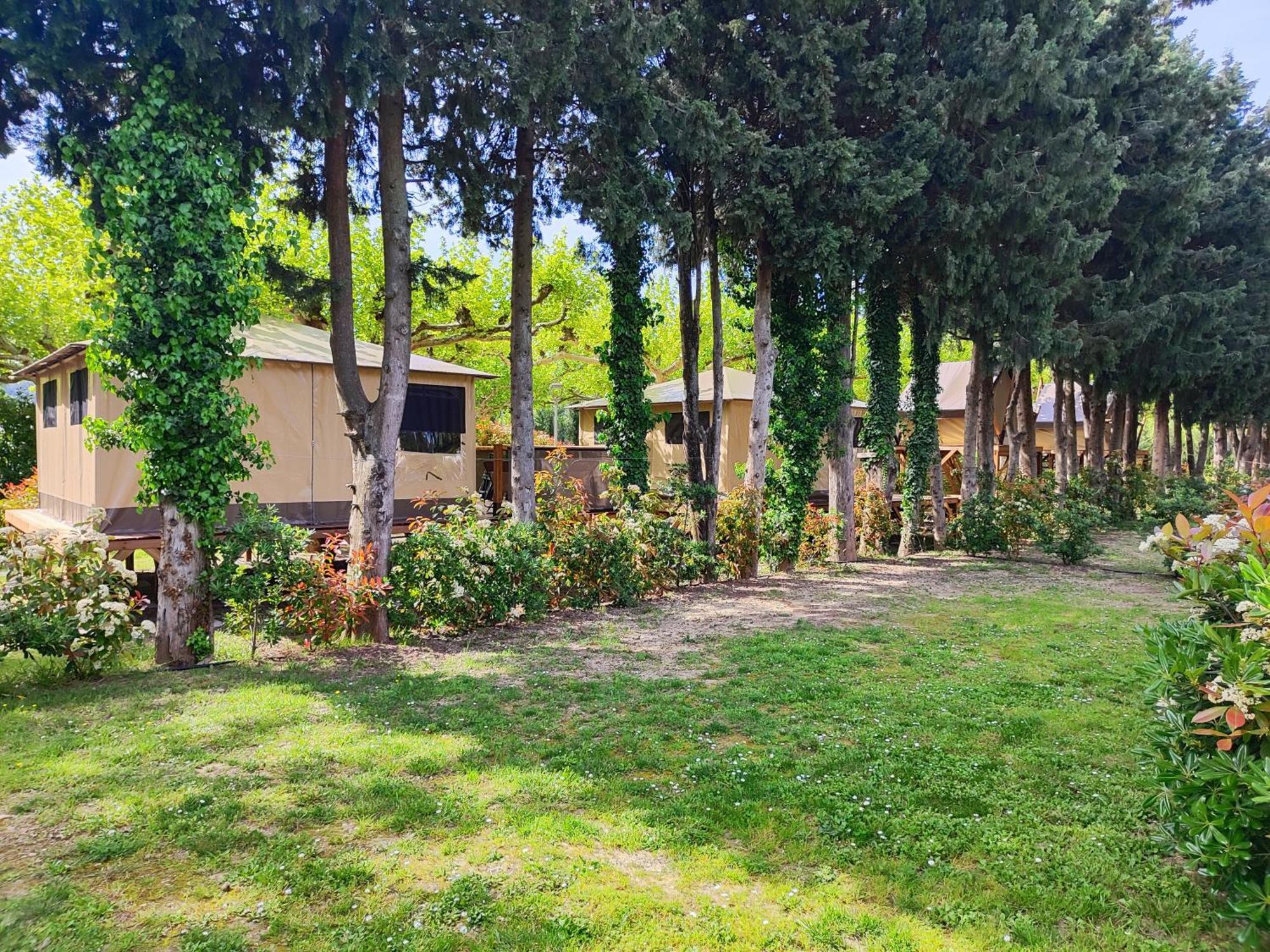Camping Porte Des Alpilles By M.A Destination Glamping Saint-Etienne-du-Gres Luaran gambar